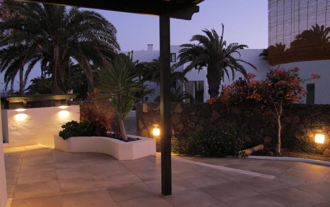 Bungalow Goa Pool View, Playa Roca Residence Sea Front Access - Free Ac - Wifi Costa Teguise Eksteriør billede