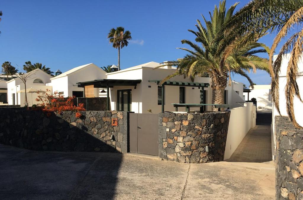 Bungalow Goa Pool View, Playa Roca Residence Sea Front Access - Free Ac - Wifi Costa Teguise Eksteriør billede