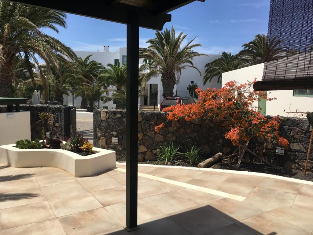 Bungalow Goa Pool View, Playa Roca Residence Sea Front Access - Free Ac - Wifi Costa Teguise Eksteriør billede
