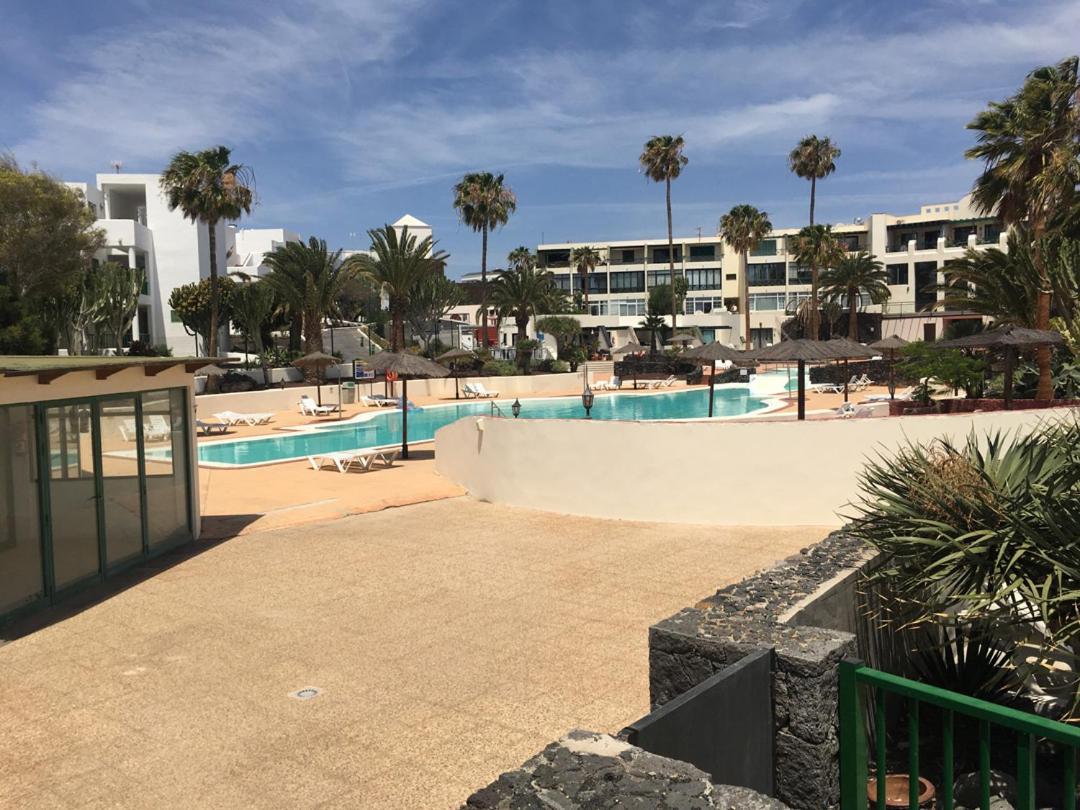 Bungalow Goa Pool View, Playa Roca Residence Sea Front Access - Free Ac - Wifi Costa Teguise Eksteriør billede