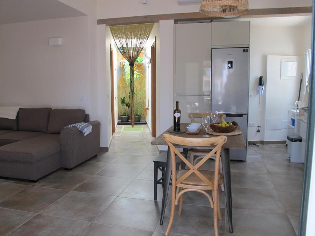 Bungalow Goa Pool View, Playa Roca Residence Sea Front Access - Free Ac - Wifi Costa Teguise Eksteriør billede