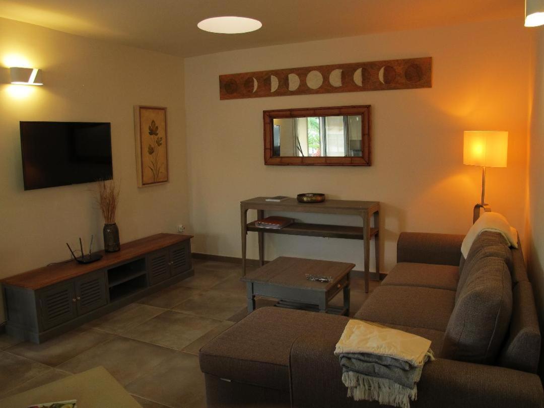 Bungalow Goa Pool View, Playa Roca Residence Sea Front Access - Free Ac - Wifi Costa Teguise Eksteriør billede