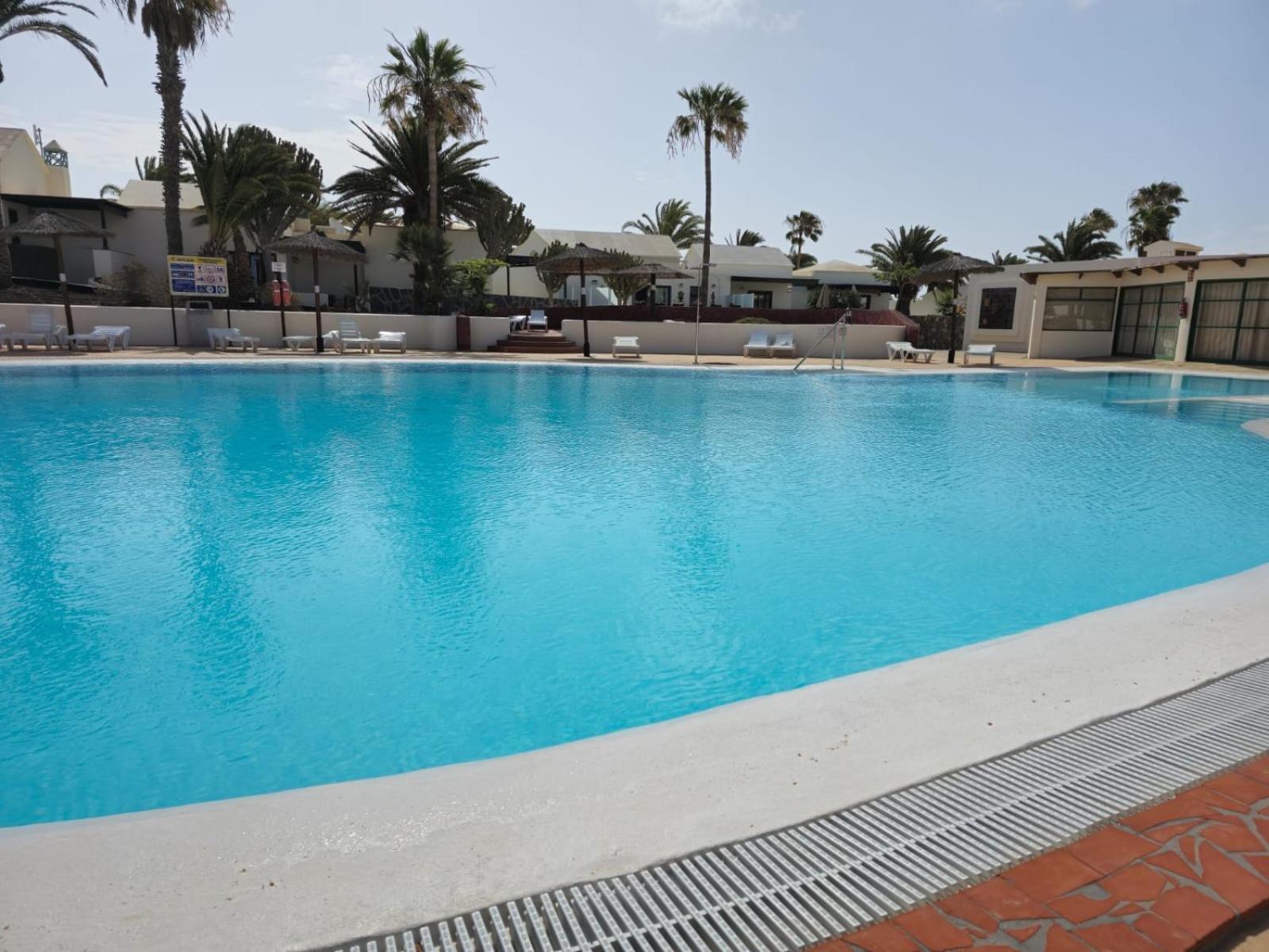 Bungalow Goa Pool View, Playa Roca Residence Sea Front Access - Free Ac - Wifi Costa Teguise Eksteriør billede